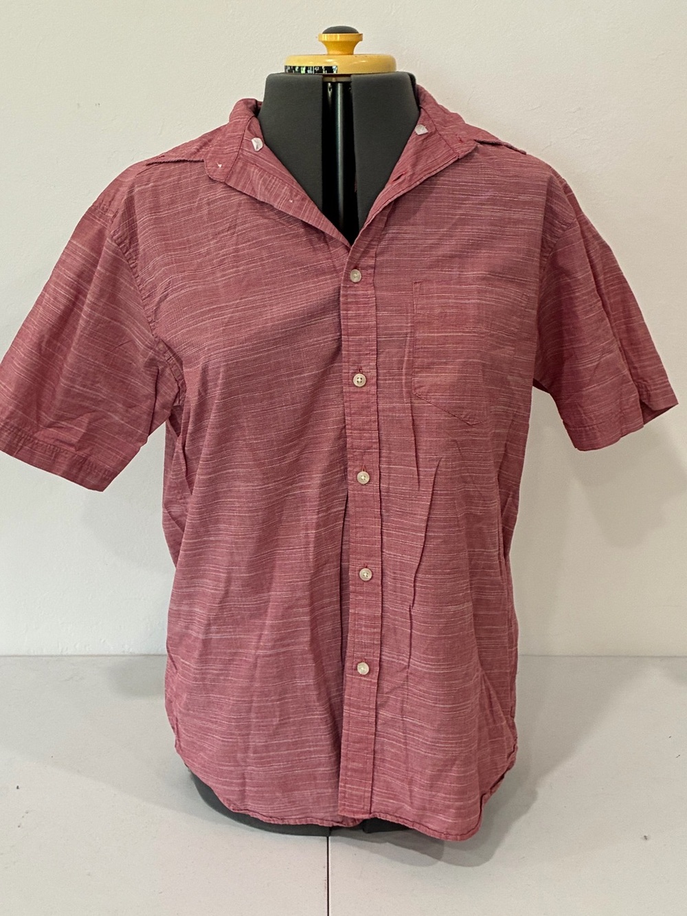 Roundtree & Yorke Men's Medium Red Short Sleeve 100% Cotton Button Down Shirt
